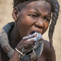 Bon appétit chez les jeunes himbas (Namibie) - Patrick GALLET